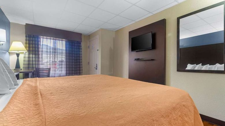 <b>Econo Lodge Inn & Suites Room</b>. Images powered by <a href="https://iceportal.shijigroup.com/" title="IcePortal" target="_blank">IcePortal</a>.