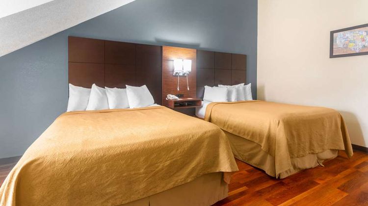 Econo Lodge Inn & Suites Suite