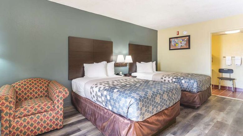 <b>Econo Lodge Inn and Suites Clarksville Room</b>. Images powered by <a href="https://iceportal.shijigroup.com/" title="IcePortal" target="_blank">IcePortal</a>.