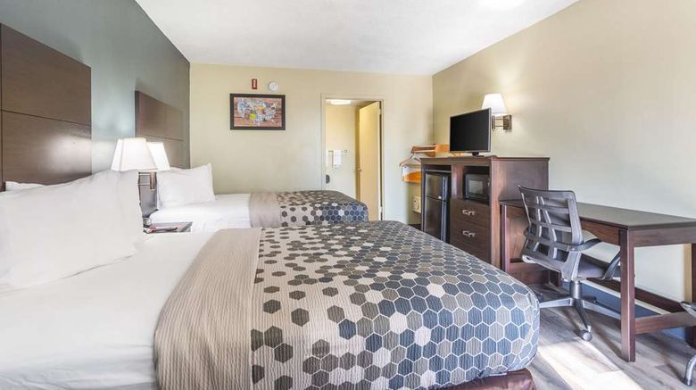 <b>Econo Lodge Inn and Suites Clarksville Room</b>. Images powered by <a href="https://iceportal.shijigroup.com/" title="IcePortal" target="_blank">IcePortal</a>.