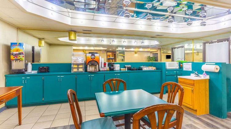 Econo Lodge Inn and Suites Clarksville Restaurant