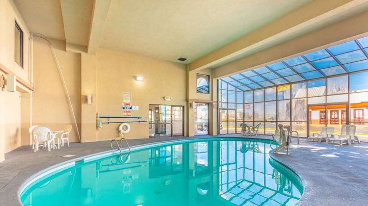 Econo Lodge Inn and Suites Clarksville Pool