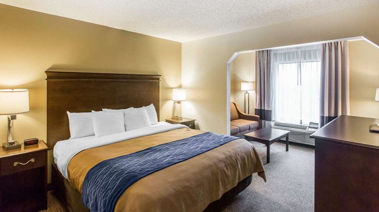<b>Comfort Inn & Suites Suite</b>. Images powered by <a href="https://iceportal.shijigroup.com/" title="IcePortal" target="_blank">IcePortal</a>.
