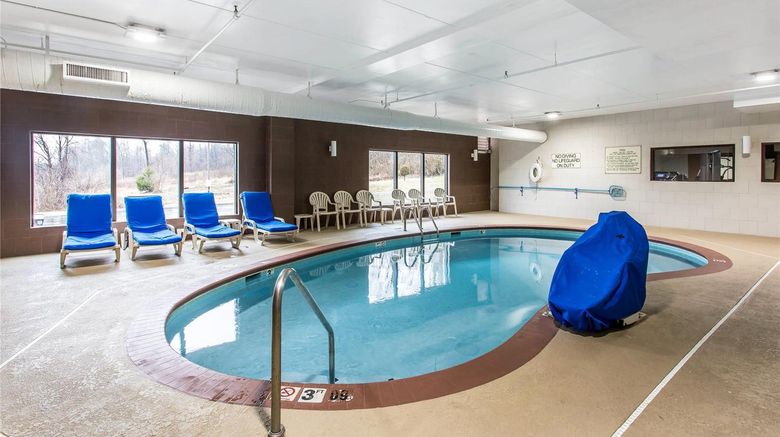 <b>Comfort Inn & Suites Pool</b>. Images powered by <a href="https://iceportal.shijigroup.com/" title="IcePortal" target="_blank">IcePortal</a>.