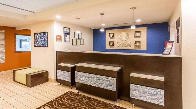 Comfort Inn & Suites Lobby