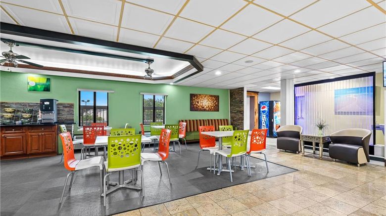 <b>Quality Inn Hixson Lobby</b>. Images powered by <a href="https://iceportal.shijigroup.com/" title="IcePortal" target="_blank">IcePortal</a>.