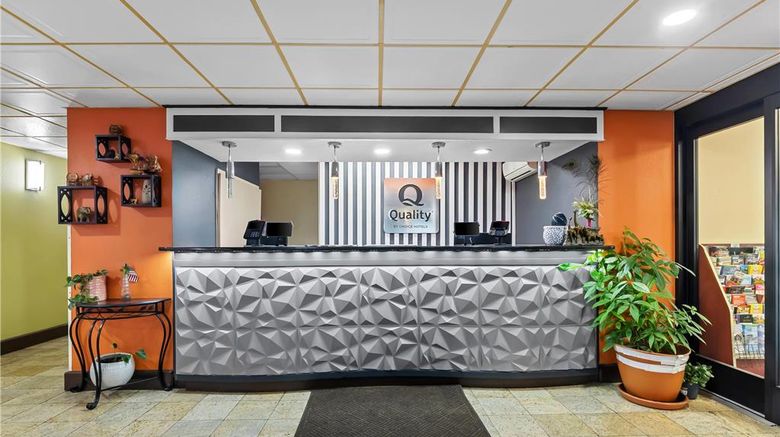 <b>Quality Inn Hixson Lobby</b>. Images powered by <a href="https://iceportal.shijigroup.com/" title="IcePortal" target="_blank">IcePortal</a>.