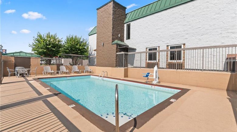 <b>Quality Inn Hixson Pool</b>. Images powered by <a href="https://iceportal.shijigroup.com/" title="IcePortal" target="_blank">IcePortal</a>.