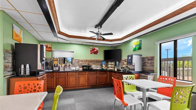 <b>Quality Inn Hixson Restaurant</b>. Images powered by <a href="https://iceportal.shijigroup.com/" title="IcePortal" target="_blank">IcePortal</a>.