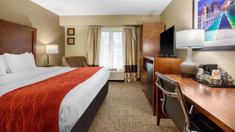 <b>Comfort Inn & Suites Room</b>. Images powered by <a href="https://iceportal.shijigroup.com/" title="IcePortal" target="_blank">IcePortal</a>.