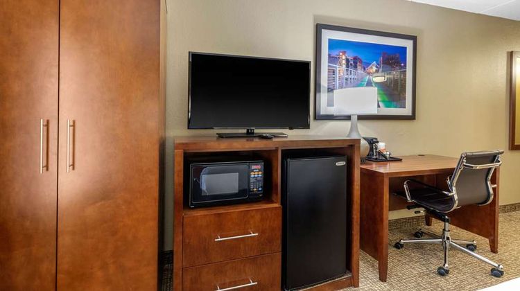 Comfort Inn & Suites Room
