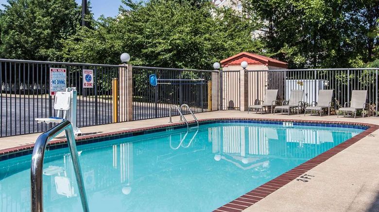 <b>Comfort Inn & Suites Pool</b>. Images powered by <a href="https://iceportal.shijigroup.com/" title="IcePortal" target="_blank">IcePortal</a>.