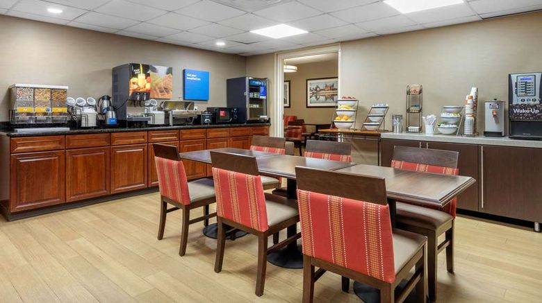 <b>Comfort Inn & Suites Restaurant</b>. Images powered by <a href="https://iceportal.shijigroup.com/" title="IcePortal" target="_blank">IcePortal</a>.