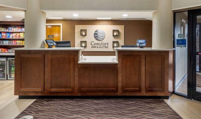 Comfort Inn & Suites Lobby