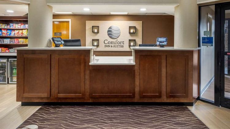 Comfort Inn & Suites Lobby