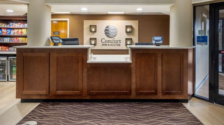 <b>Comfort Inn & Suites Lobby</b>. Images powered by <a href="https://iceportal.shijigroup.com/" title="IcePortal" target="_blank">IcePortal</a>.