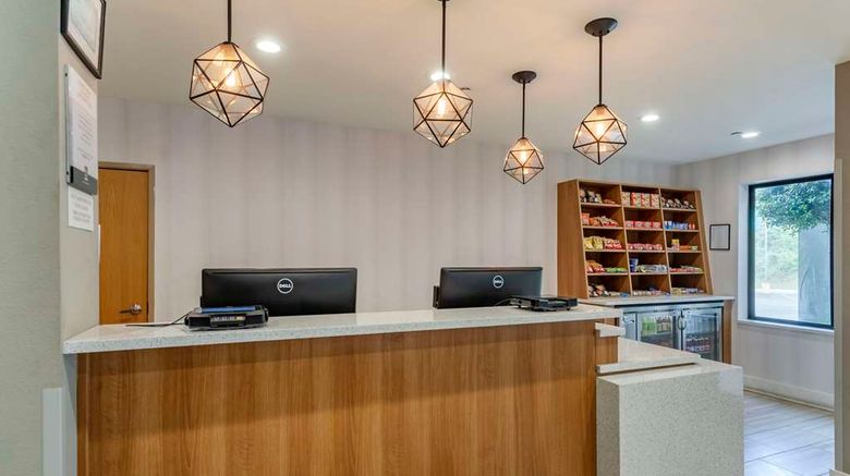 <b>Quality Inn & Suites Chattanooga Lobby</b>. Images powered by <a href="https://iceportal.shijigroup.com/" title="IcePortal" target="_blank">IcePortal</a>.