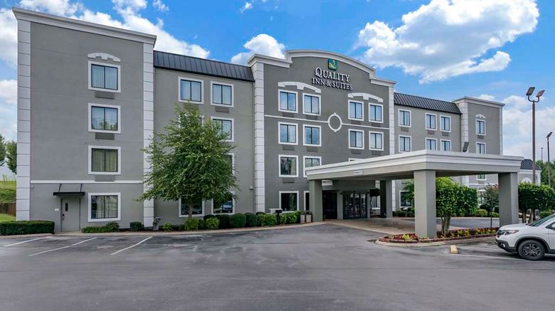 <b>Quality Inn & Suites Chattanooga Exterior</b>. Images powered by <a href="https://iceportal.shijigroup.com/" title="IcePortal" target="_blank">IcePortal</a>.