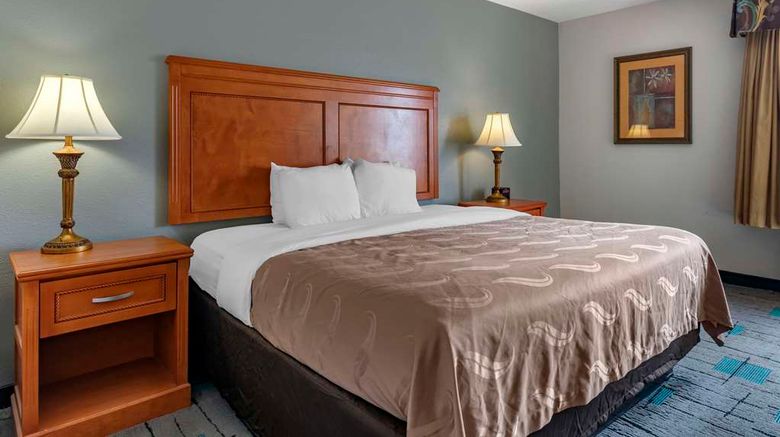 <b>Quality Inn & Suites Chattanooga Room</b>. Images powered by <a href="https://iceportal.shijigroup.com/" title="IcePortal" target="_blank">IcePortal</a>.