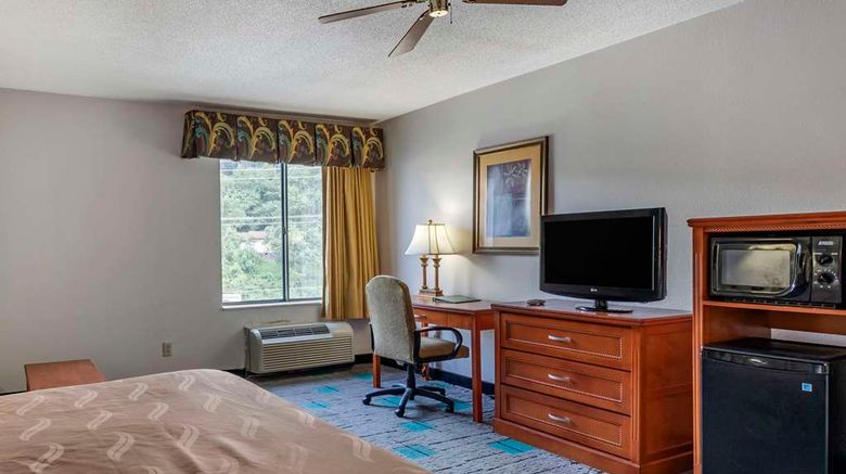 <b>Quality Inn & Suites Chattanooga Suite</b>. Images powered by <a href="https://iceportal.shijigroup.com/" title="IcePortal" target="_blank">IcePortal</a>.