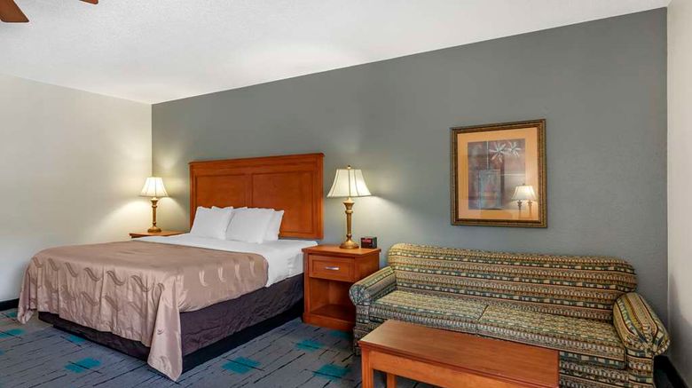 <b>Quality Inn & Suites Chattanooga Suite</b>. Images powered by <a href="https://iceportal.shijigroup.com/" title="IcePortal" target="_blank">IcePortal</a>.