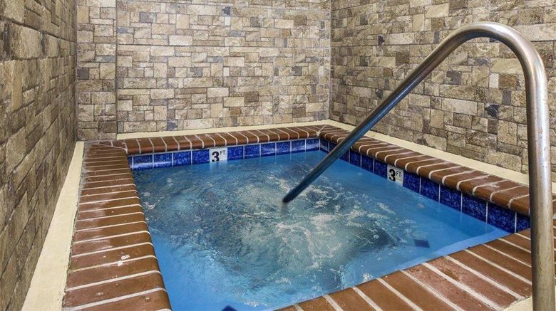 <b>Comfort Inn & Suites Pool</b>. Images powered by <a href="https://iceportal.shijigroup.com/" title="IcePortal" target="_blank">IcePortal</a>.