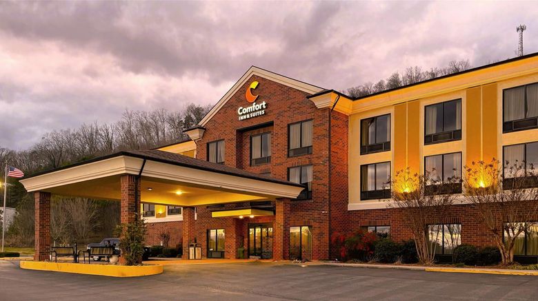 <b>Comfort Inn & Suites Exterior</b>. Images powered by <a href="https://iceportal.shijigroup.com/" title="IcePortal" target="_blank">IcePortal</a>.