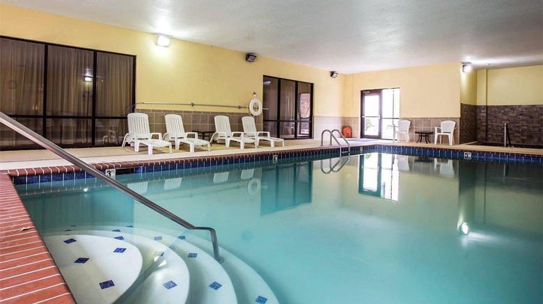 <b>Comfort Inn & Suites Pool</b>. Images powered by <a href="https://iceportal.shijigroup.com/" title="IcePortal" target="_blank">IcePortal</a>.