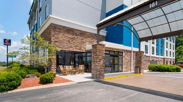 Comfort Suites Exterior