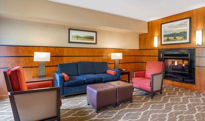 Comfort Suites North Lobby