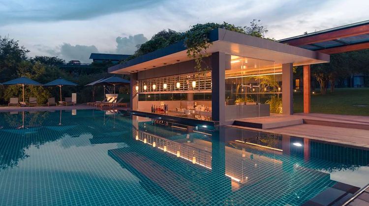 DoubleTree by Hilton Weerawila Rajawarna Pool