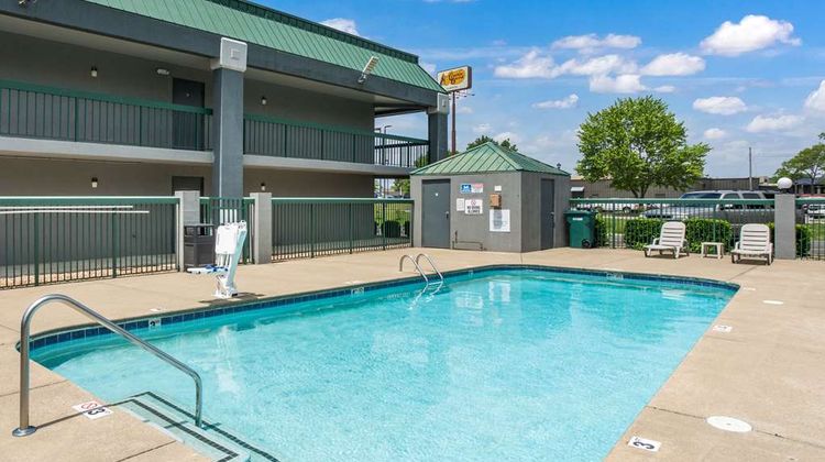 Quality Inn Lebanon Pool