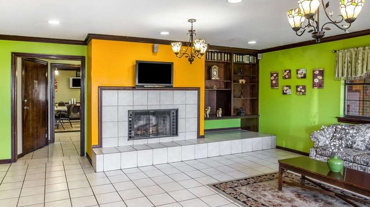 Rodeway Inn & Suites near Superspeedway Lobby