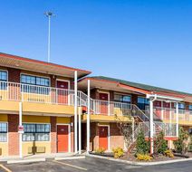 Rodeway Inn & Suites near Superspeedway Exterior