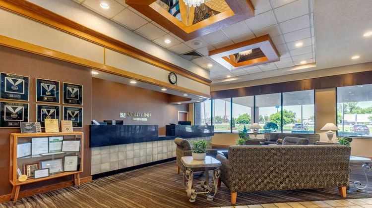 Quality Inn Clarksville Lobby