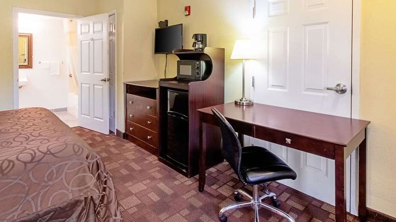 <b>Quality Inn & Suites Room</b>. Images powered by <a href="https://iceportal.shijigroup.com/" title="IcePortal" target="_blank">IcePortal</a>.