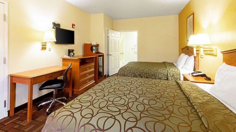 <b>Quality Inn & Suites Room</b>. Images powered by <a href="https://iceportal.shijigroup.com/" title="IcePortal" target="_blank">IcePortal</a>.