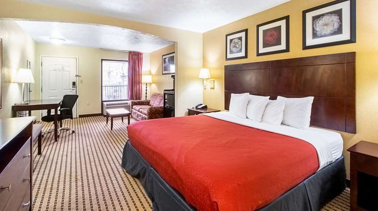 <b>Quality Inn & Suites Room</b>. Images powered by <a href="https://iceportal.shijigroup.com/" title="IcePortal" target="_blank">IcePortal</a>.