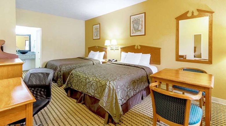 <b>Quality Inn & Suites Room</b>. Images powered by <a href="https://iceportal.shijigroup.com/" title="IcePortal" target="_blank">IcePortal</a>.