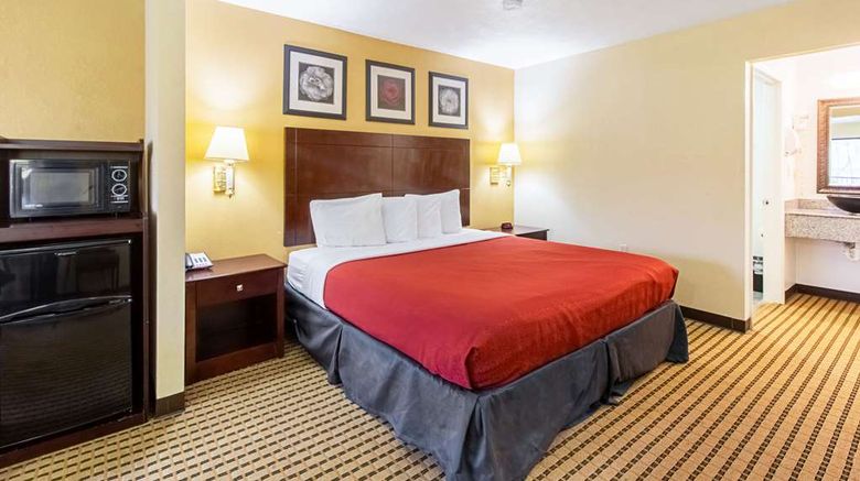 <b>Quality Inn & Suites Room</b>. Images powered by <a href="https://iceportal.shijigroup.com/" title="IcePortal" target="_blank">IcePortal</a>.
