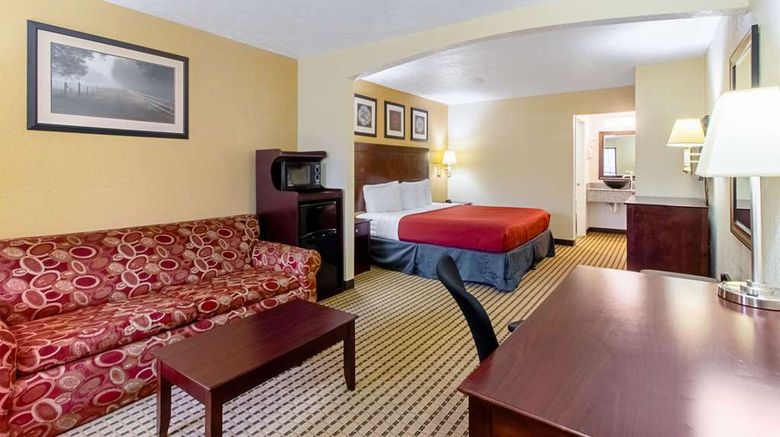 <b>Quality Inn & Suites Room</b>. Images powered by <a href="https://iceportal.shijigroup.com/" title="IcePortal" target="_blank">IcePortal</a>.