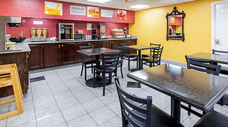 <b>Quality Inn & Suites Restaurant</b>. Images powered by <a href="https://iceportal.shijigroup.com/" title="IcePortal" target="_blank">IcePortal</a>.