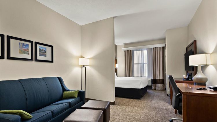 Comfort Suites Nashville Suite