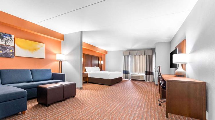 Comfort Suites Suite