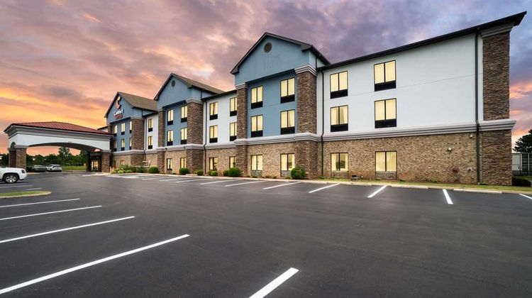 Comfort Suites Exterior