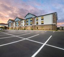 Comfort Suites Exterior