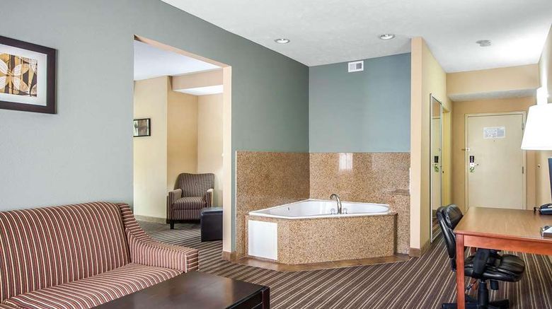 <b>Comfort Inn Room</b>. Images powered by <a href="https://iceportal.shijigroup.com/" title="IcePortal" target="_blank">IcePortal</a>.