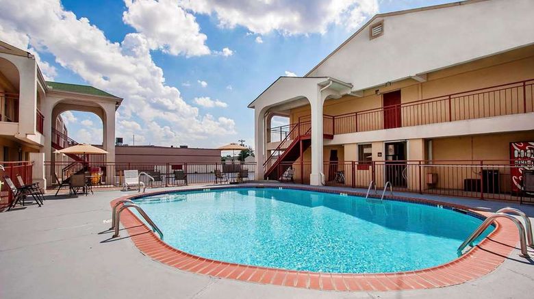 <b>Quality Inn and Suites Covington Pool</b>. Images powered by <a href="https://iceportal.shijigroup.com/" title="IcePortal" target="_blank">IcePortal</a>.