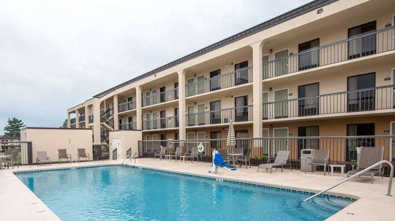 <b>Quality Inn Merchants Drive Pool</b>. Images powered by <a href="https://iceportal.shijigroup.com/" title="IcePortal" target="_blank">IcePortal</a>.