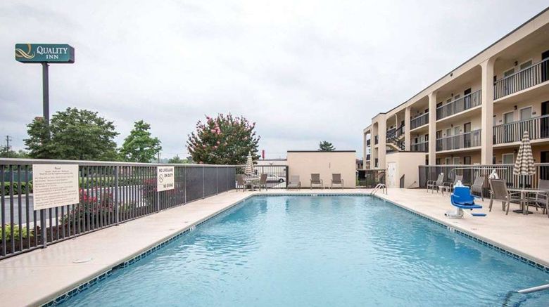 <b>Quality Inn Merchants Drive Pool</b>. Images powered by <a href="https://iceportal.shijigroup.com/" title="IcePortal" target="_blank">IcePortal</a>.